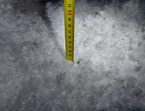 Zateplení stropu bytového domu pomocí foukané izolace